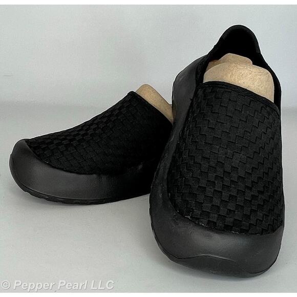 Black Unisex Junior 2-3 Slip on comfort Espadrille casual walking shoe - Picture 1 of 10